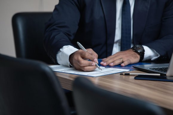 Faire vérifier la conformité d'un contrat de travail par un avocat à Lyon